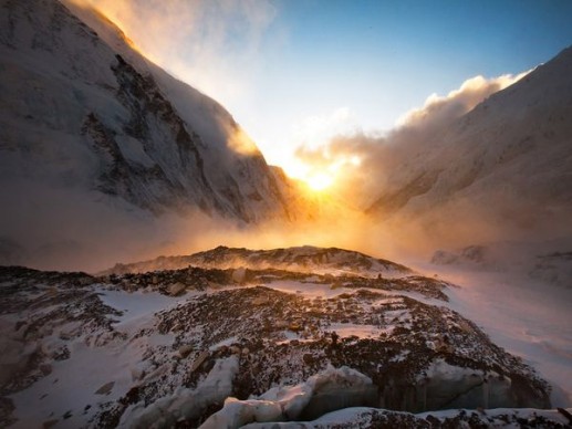 Newsflash 2 mặt trời mọc, núi everest