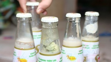Sữa đậu nành Soya của Tân Hiệp Phát bị mốc trước hạn sử dụng