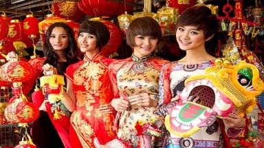 Mỹ nữ Next Top Model xinh tươi trên phố xuân