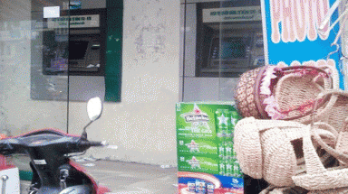 Nhếch nhác, xuống cấp mà đòi thu phí ATM