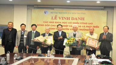  Lãnh đạo VACNE được Bộ trưởng Bộ Tài nguyên và Môi trường vinh danh các nhà khoa học có nhiều công lao