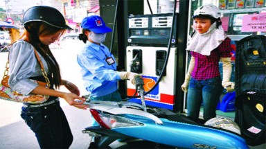 Yêu cầu dẹp bỏ tất cả các điểm bán xăng vỉa hè