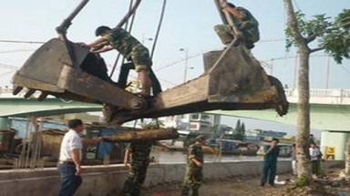  Bạc liêu: Nạo vét kênh, xà lan "múc" trúng quả bom hơn 1 tạ