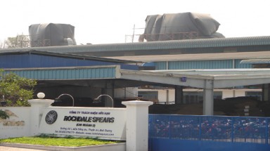 Công ty gỗ Rochdale Spears xả bụi tại KCN Đồng An: Các doanh nghiệp kêu cứu