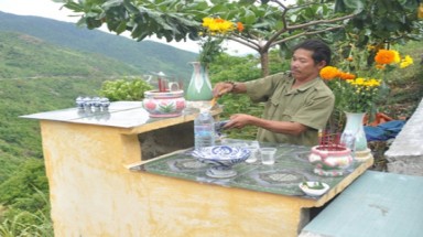 "Dị nhân" quanh năm sống với âm hồn