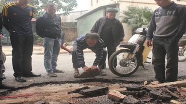 Công ty CP Xây dựng Thần Châu : Ăn bớt trắng trợn vật liệu làm đường