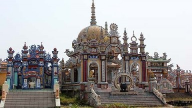 Những ngôi mộ "bạc tỉ" ở Việt Nam