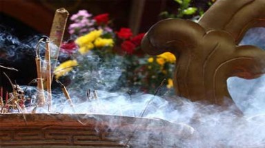  Cháy nhà vì… đốt nhang