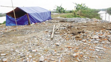  Hàng chục tấn thủy sản của ông Đoàn Văn Vươn đã bị  'bốc hơi' 