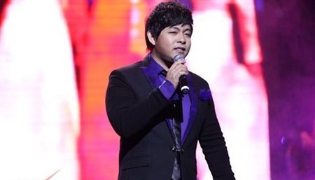 Quang Lê bị khán giả Hà Nội la ó, chửi bới