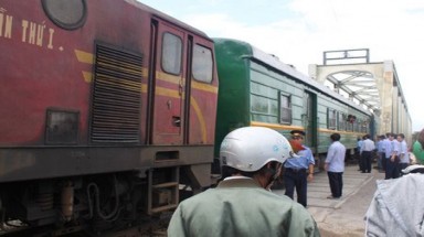  Tàu hỏa đâm phải bò