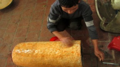 Chả giòn dai nhờ chất bột trắng, gói giò bằng khuôn inox