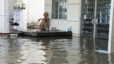   TP HCM: Triều cường vượt mức báo động 3