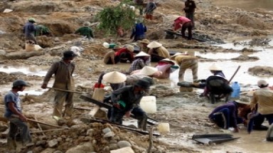 Khai thác vàng sa khoáng trái phép tại Pi Toong, Sơn La