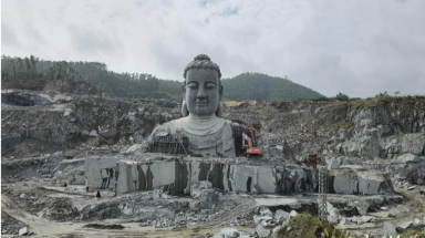 Tượng Phật khổng lồ giữa mỏ đá núi Phước Lý, Đà Nẵng