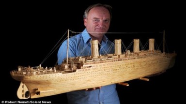 Mô hình tàu Titanic từ 120 ngàn que diêm