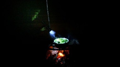 Học và sống dưới ánh sáng tù mù