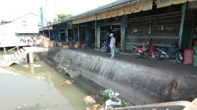  Nước sông Tiền đang ngày càng ô nhiễm