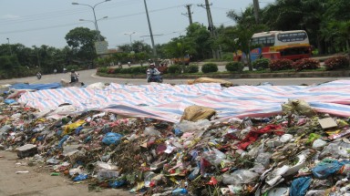 Xử lý rác dừng ở mức lạc hậu