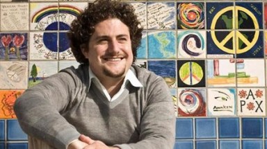  Tìm gặp nhà đồng sáng lập bí ẩn của Facebook