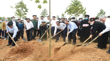 Thủ tướng Nguyễn Xuân Phúc: Trồng cây xanh để thúc đẩy quốc kế dân sinh