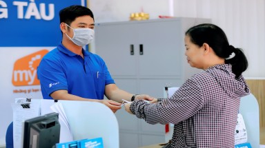 VNPT phát khẩu trang miễn phí cho khách đến điểm giao dịch để phòng chống dịch virus nCoV