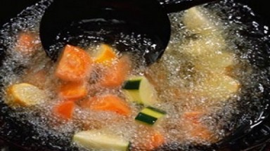 Chuyển hóa dầu ăn thải thành nhiên liệu sinh học