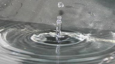   Tạo nước uống an toàn bằng tia cực tím 