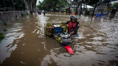 Indonesia sơ tán hơn 1.000 dân do lũ lụt nghiêm trọng ở thủ đô