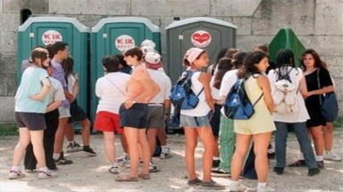 Mách nhỏ khi sử dụng nhà vệ sinh công cộng