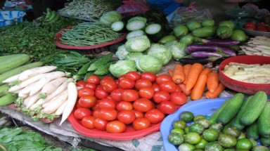  Lượng rau quả tồn kho tăng đột biến