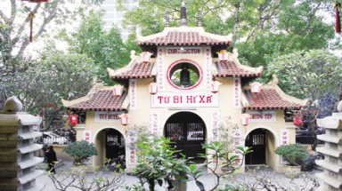Pho tượng "mọc tóc" ở chùa Quán Sứ