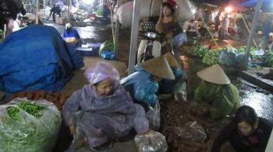 Hà Nội: Những "thân cò" trong đêm