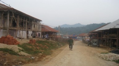  Nghệ An: Người dân cố thủ trong lòng hồ thủy điện