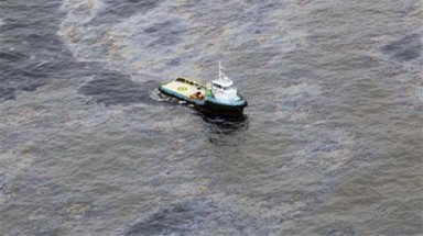  Chevron lại gây tràn dầu