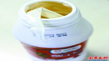  Hú hồn vì mảnh nhựa 7cm trong sữa chua