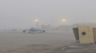  Hà Nội: Sương mù dày đặc, máy bay không thể hạ cánh