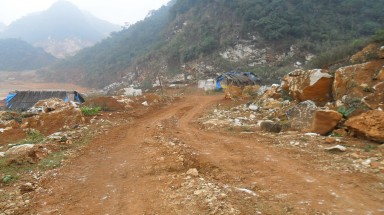 Tan hoang vùng "rốn" quặng