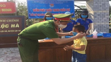 Màu áo xanh trên trận tuyến chống dịch Covid 19