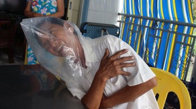 Hậu Giang: Trùm nilông ngủ vì ô nhiễm nhà máy giấy