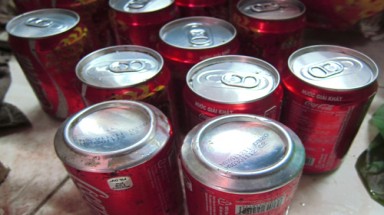 Coca Cola bị “bốc hơi” dù không bật nắp