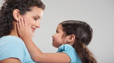 Dạy trẻ biết quan tâm đến người khác