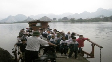  Tròng trành những chuyến đò vượt sông tìm chữ