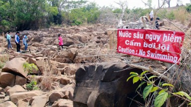 Thủy điện bất ngờ xả nước, hai cô gái bị lũ cuốn tử vong