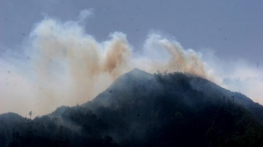  Rừng Hoàng Liên vẫn cháy dữ dội