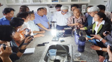 Máy phát điện chạy nước: Câu chuyện về hòn đá phù thủy