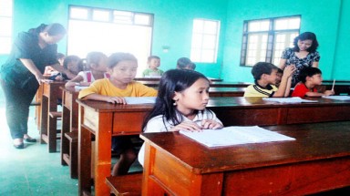 Dạy chữ cho trẻ vạn đò