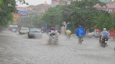 Nam bộ nắng nóng, mưa giông