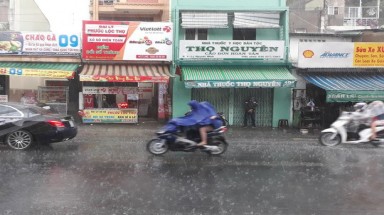 TP HCM có mưa trái mùa trước đợt nắng nóng đến 38 độ C