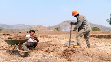 Người dân Gia Lai vật lộn với nắng hạn